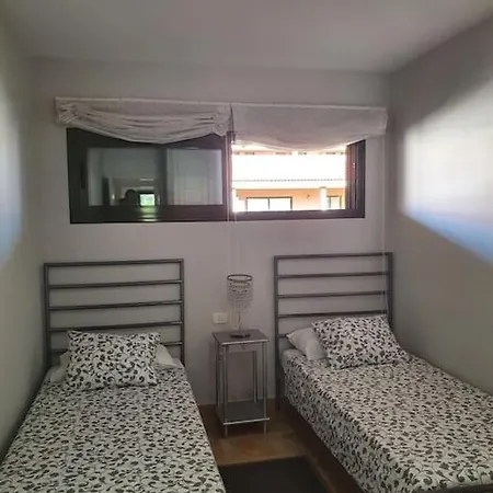 Lovely 3 Bedroom With Pool *