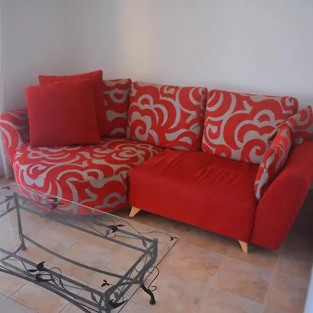 Lovely 3 Bedroom With Pool *